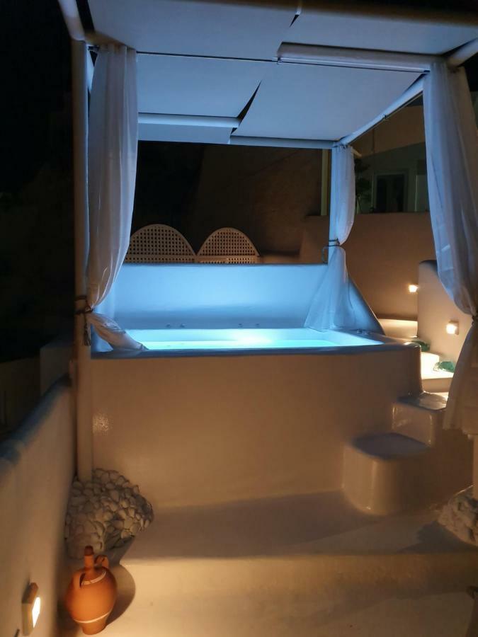 Astrea Suites Feggaropetra Cave House Fira  Exteriér fotografie